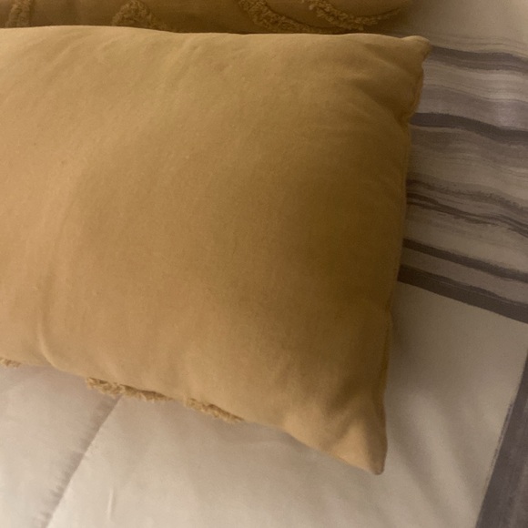 TEXTURED PILLOW SET - Picture 4 of 8